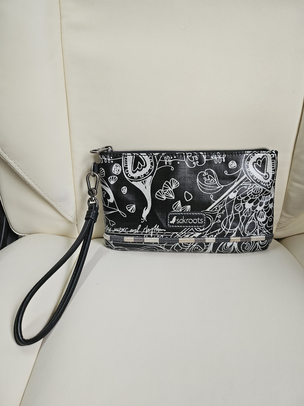 Sakroots Black & White Floral Doodle Wristlet w/Detachable Powerbank